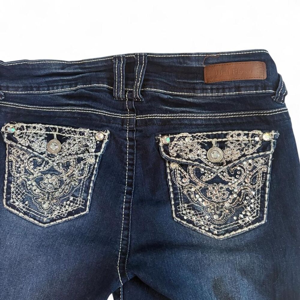 Women's Wolf Tower Rhinestone Low Rise Capri Blue Jeans Size 33